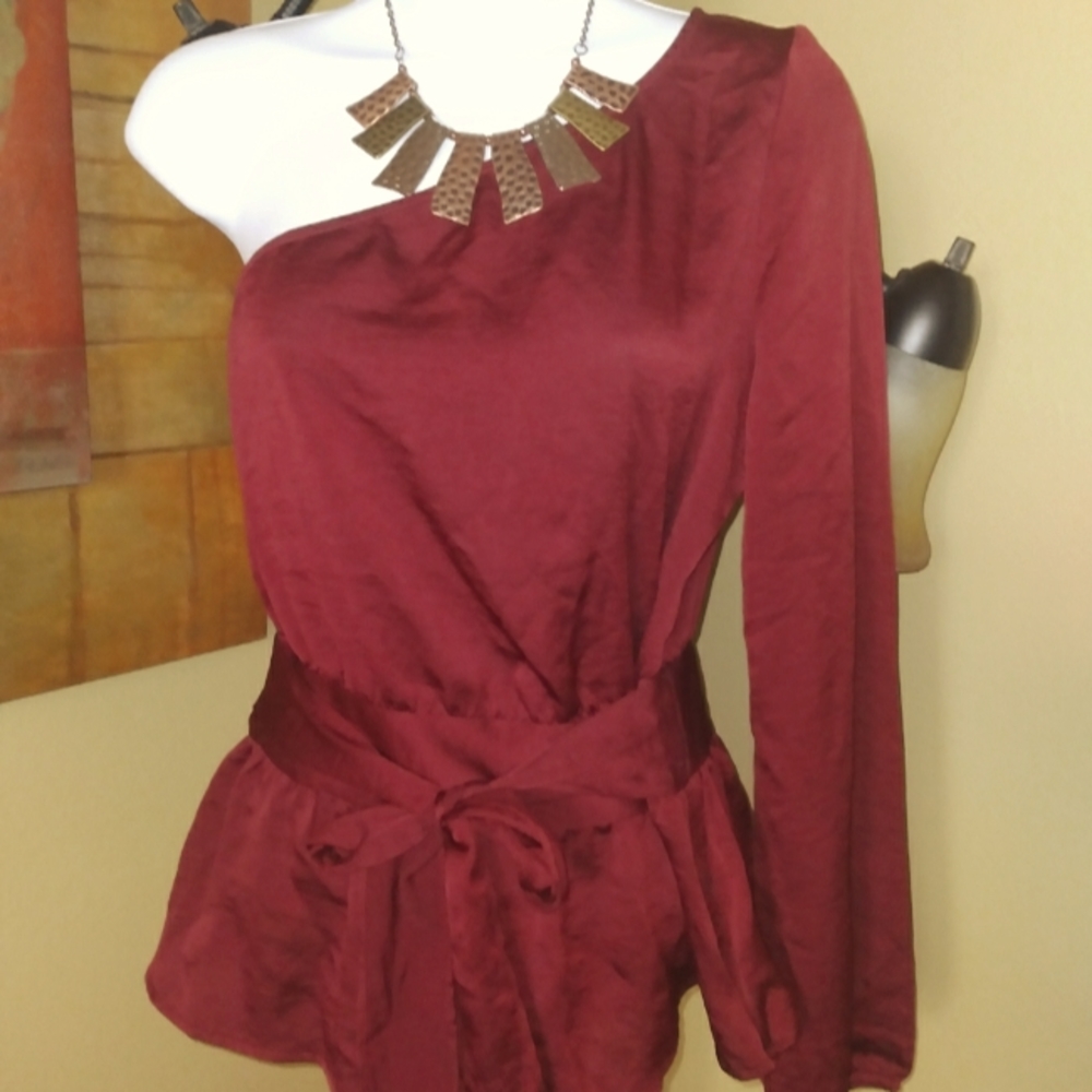 EXPRESS Off-the-shoulder blouse